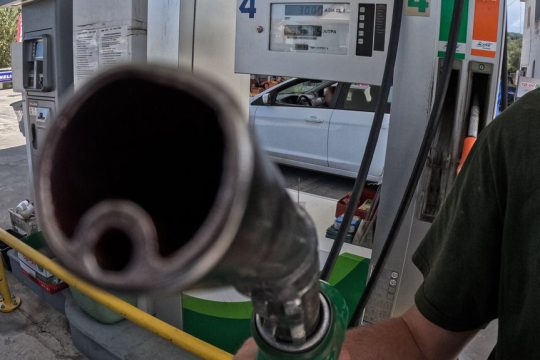 Χωρίς βενζινάδικα οι Κυκλάδες: Σε επ’ αόριστον απεργία οι πρατηριούχοι